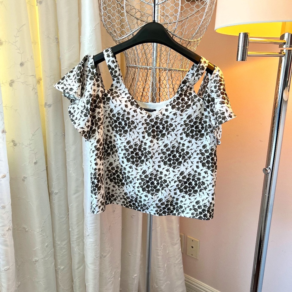 Club Monaco Moss Green and Cream Crop Blouse Top